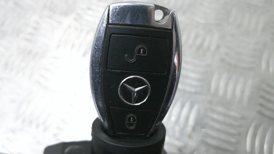 2017 MERCEDES A-CLASS A180 W176 IGNITION BARREL WITH KEY A2469055103 *1096 - Image 4 of 4