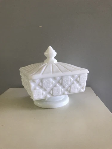 Vtg Westmoreland Milk Glass Wedding Box Covered Candy Dish “Old Quilt” Pattern