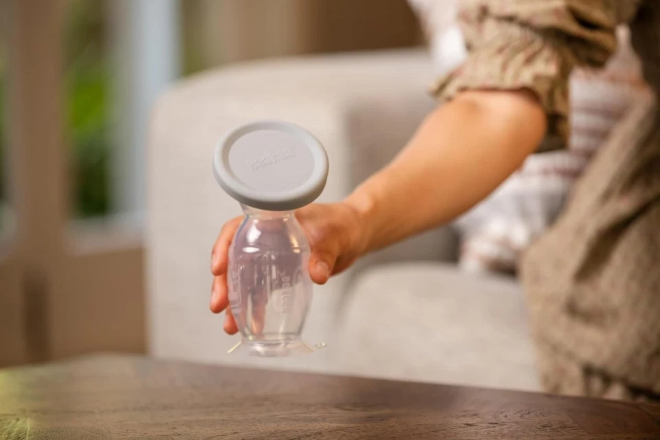 小巧型 5 盎司吸奶器带吸盘底座,安全硅胶 - 适合旅行 — 第 4/4 张图片