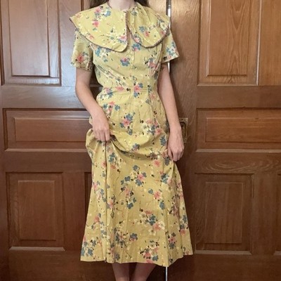 1950s midi dress Vintage 1950s Green Floral Midi Dress with Collar 26” Waist