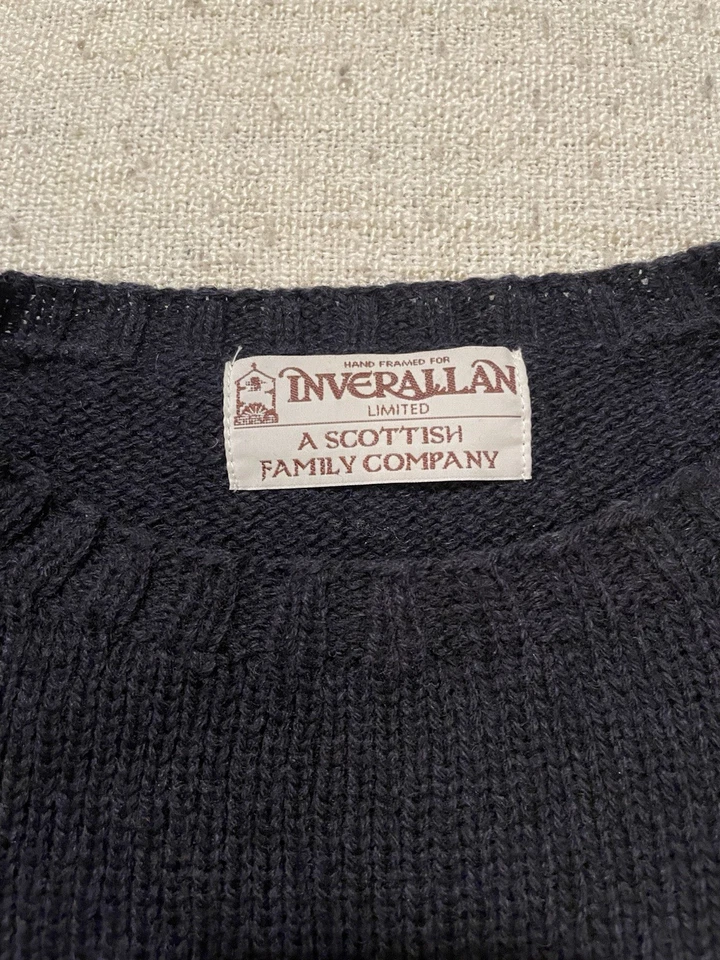 Suéter de lana Inverallan para hombre azul marino - enmarcado a mano (mediano) Foto 2 de 4