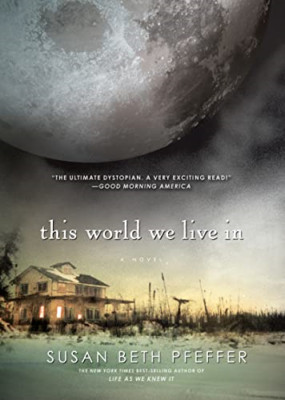 This World We Live in - Paperback NEW Susan Beth Pfef 2011-04-18
