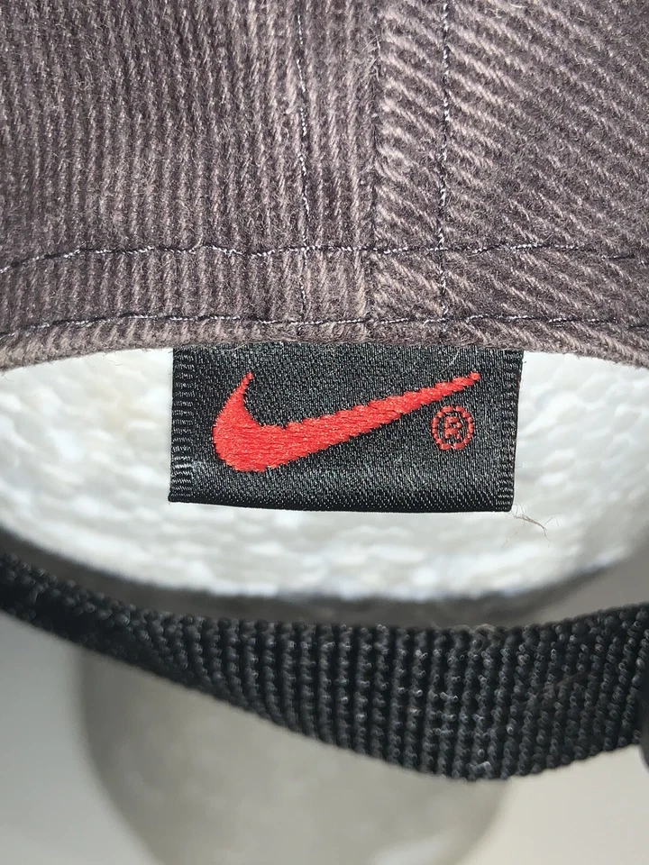 DE COLECCIÓN AÑOS 90 NIKE GORRA BORDADA SWOOSH CORREA CUERO PARCHE NEGRO MARRÓN Foto 4 de 4