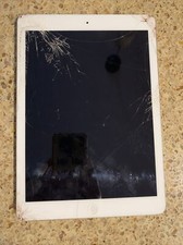 Apple iPad Air 1st Gen 16GB WiFi Cellular  A1475 Cracked Screen Won't Turn On 