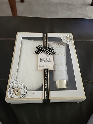 Baylis & Harding Sweet Mandarin & Grapefruit Moisturizing Foot Lotion & Socks