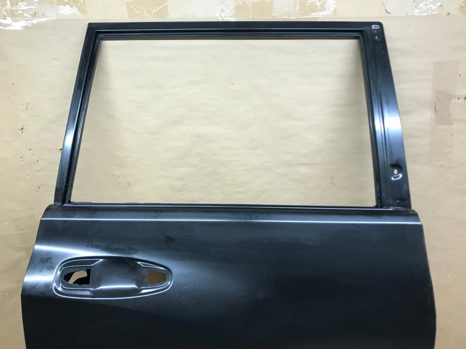 New TOYOTA LAND CRUISER 150 2009-2015 DOORS REAR RIGHT DOOR OEM 67003-60470 Foto 2 de 4