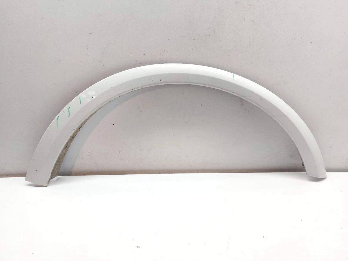 VOLVO C30 2011 FRONT WHEEL ARCH TRIM MOULDING RIGHT SIDE ICE WHITE