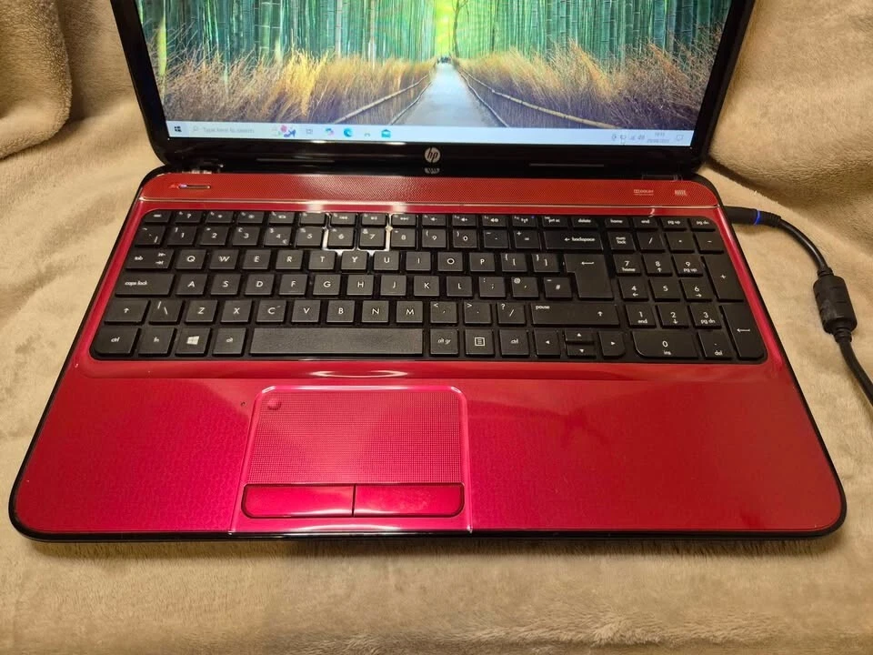 Red Hp pavilion G6 15.6" laptop - AMD E2 - 8gb Ram - 1TB HD- Windows 10 - Image 2 of 4