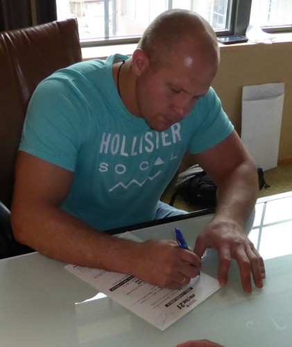 Fedor Emelianenko Don Frye Goodridge Signed Pride 21 Program Insert PSA/DNA UFC - Picture 2 of 24