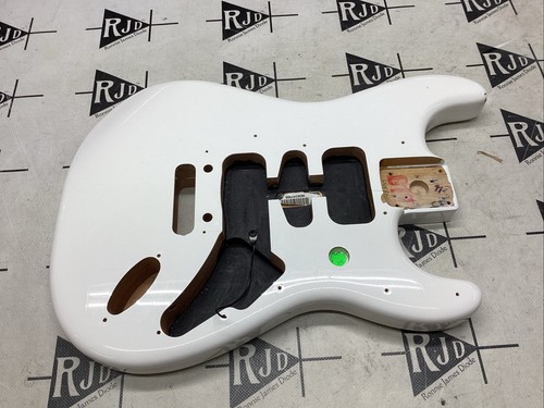 Corpo Chitarra Elettrica Fender MIM Player Series Stratocaster Bianco Riparato - Foto 2 di 13