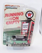 1:64 GREENLIGHT RUNNING ON EMPTY 1979 VOLKSWAGEN VW TYPE 2 PANEL VAN TEXACO NIP