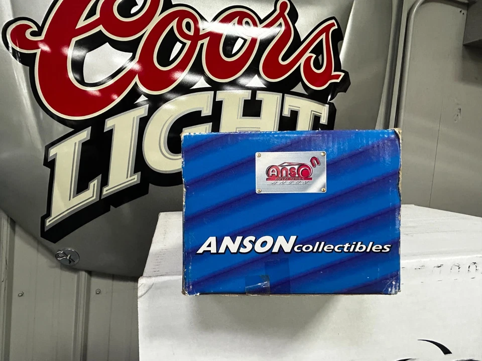 Anson Collectibles 1998 Mercedes Benz CLK Cabriolet 1:18 Scale Metal Diecast Car - Image 3 of 4