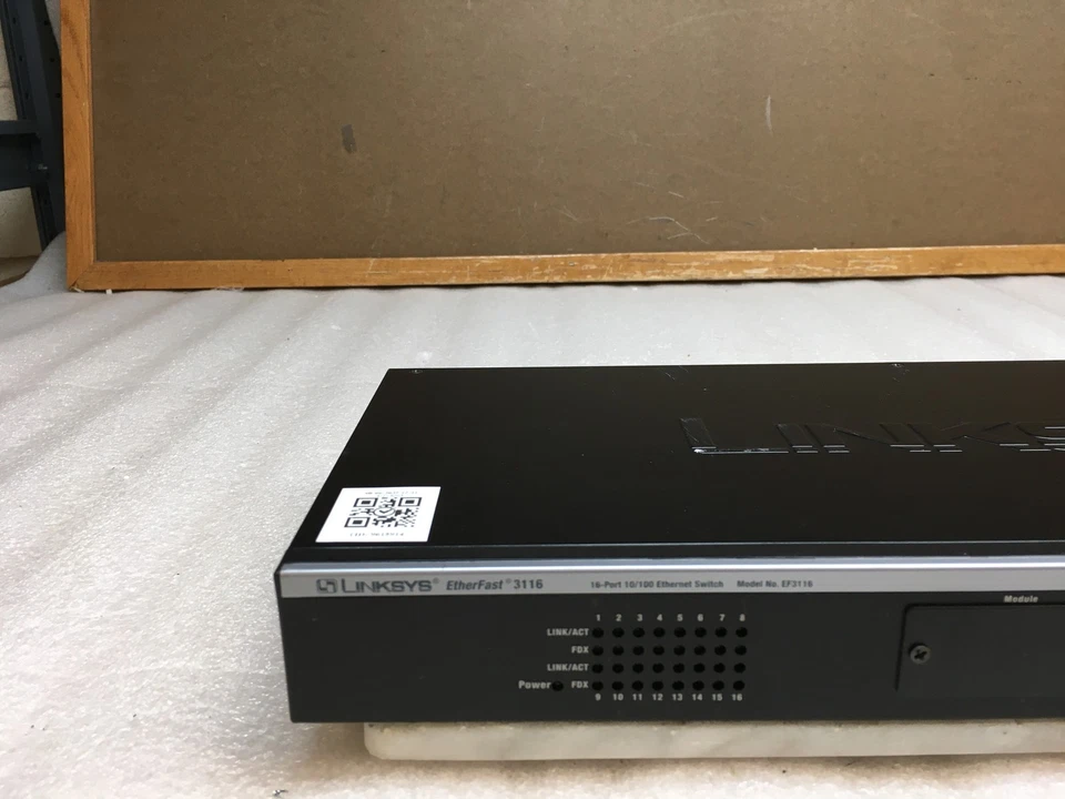 Linksys EF3116 Instant EtherFast Series 3116 16-Port 10/100 Ethernet Switch - Image 2 of 4