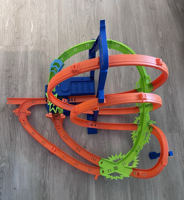 Hot Wheels Track Builder Turbo-Looping Rennbahn Set 1:64 GJL14