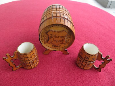 Holzfässchen mit 2 Trinkbechern Deko Holzklammern Pilsner Urquell Bier Fass Mini