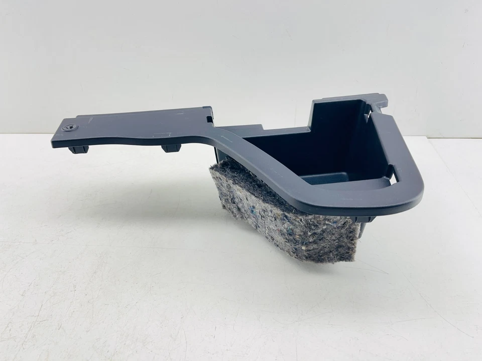 Painel de acabamento lateral direito do porta-malas Lexus CT200h 2011–2014 fabricante de equipamento original 64997-76010 - Imagem 4 de 4