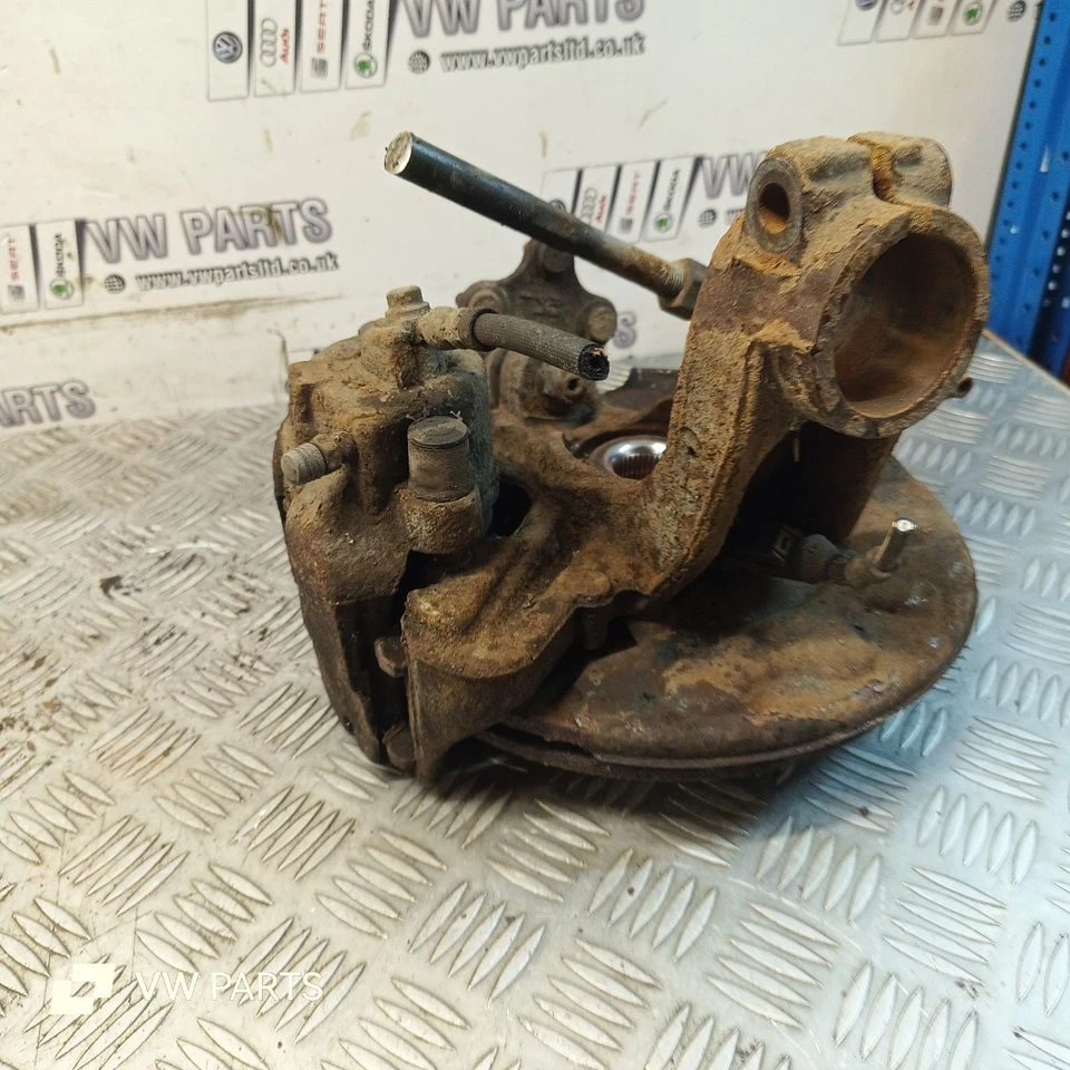 SKODA RAPID MK1 PASSENGER SIDE FRONT HUB 1.4TDI CUS 2012-2017 - Image 4 of 4