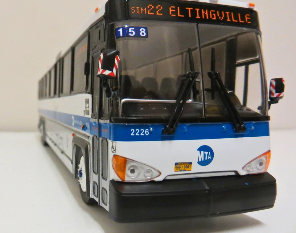 MTA Nueva York Escala 1/50 MCI D4500 CT Autobús Express Modelo Ruta SIM22 Foto 4 de 4