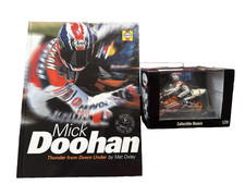 1998 #1 Honda NSR500 Repsol Mick Doohan World Champion w/Flag 1/24 w/book