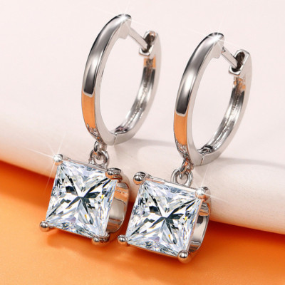 2 TCW Princess Cut Moissanit Clip-on Ohrhänger in 14k Weißgold plattiert