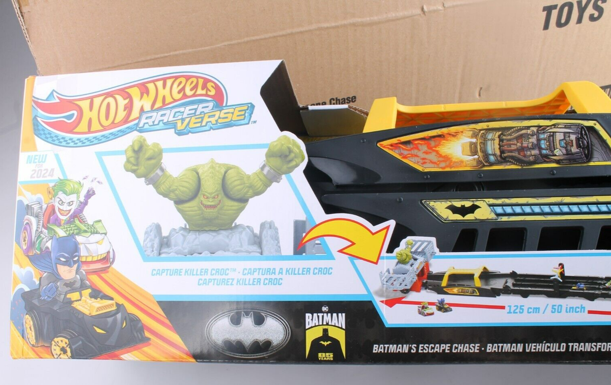 Hot Wheels RacerVerse Batman's Escape Chase Vehicle Transforms