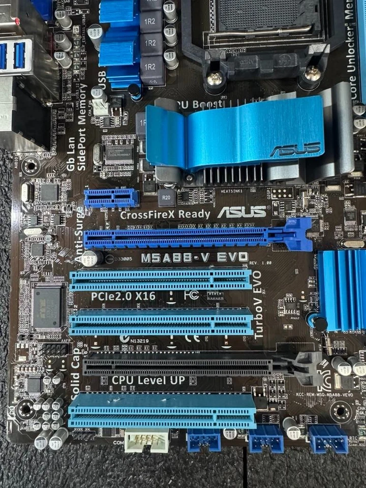 ASUS M5A88-V EVO AMD 880G Socket AM3+ SATA 6Gb/s HDMI ATX Motherboard - Image 3 of 4