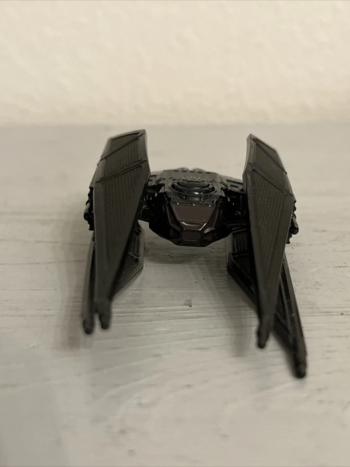 Kylo Ren Tie Sillencer Fighter Star Wars Die-Cast y plástico nave espacial juguete Foto 3 de 4
