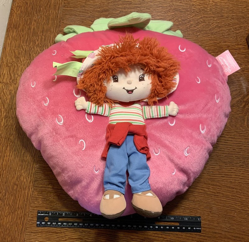 2005 Strawberry Shortcake Pillow Plush with 3-D Doll 2005