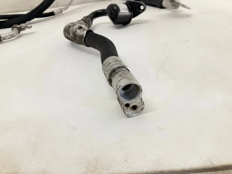 Tubo de manguera de aire acondicionado Mercedes-Benz Clase CLS 14-18 FABRICANTE DE EQUIPOS ORIGINALES Foto 3 de 4