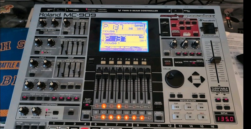 Roland MC 909 Sampling Groovebox. Tested and Working Perfectly