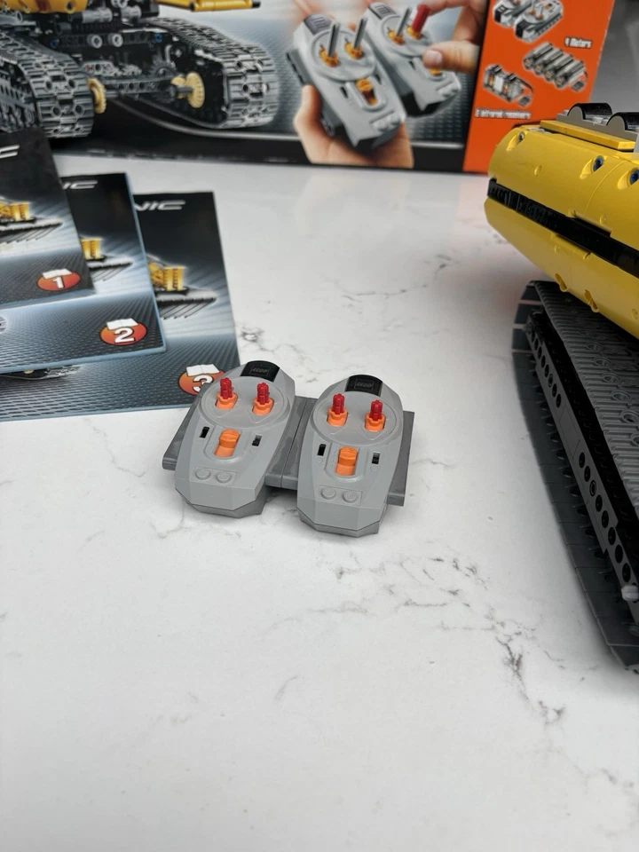 LEGO Technic 8043 Motorized Excavator, photo 3 of 5
