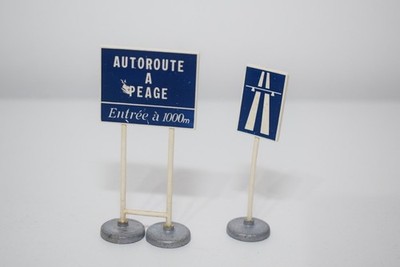 C13 1:43 DINKY TOYS 2X SIGN TOLL HIGHWAY EXC. ZUSTAND.
