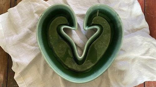 Vintage Hull Pottery Heart Bowl – Sculptural Green – Shape #19
