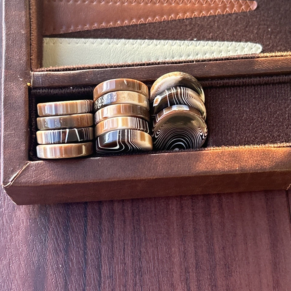 Hermoso Juego de Backgammon Vintage de Pressman en Estuche de Cuero Sintético - ¡Completo! Foto 3 de 4