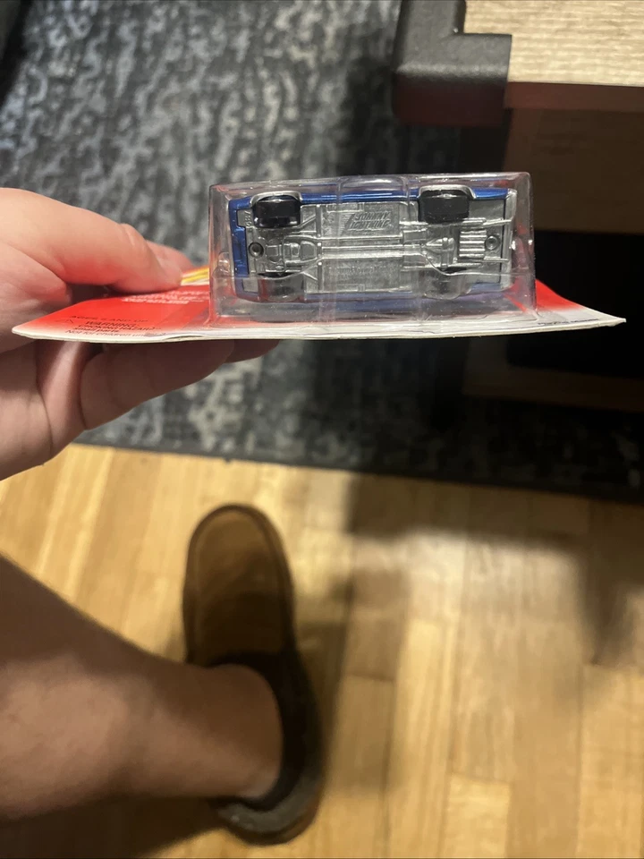 Johnny Lightning Mopar Muscle 1972 Plymouth GTX 440 azul - Imagem 4 de 4