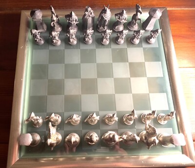 Schachset Römer/Wikinger aus Metall/Zinn, Spielbrett aus Glas, kann beleuchtet