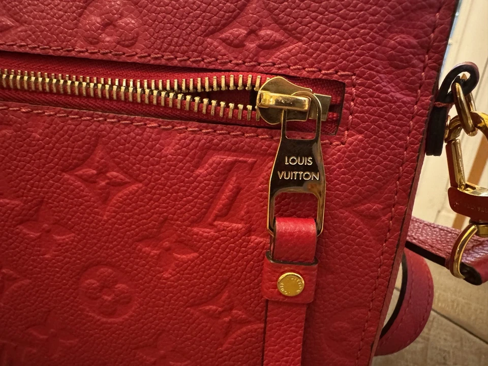 Louis Vuitton Metis Pouchette Crossbody Handbag in cDark Rose Empreinte. Rare! - Image 3 of 4