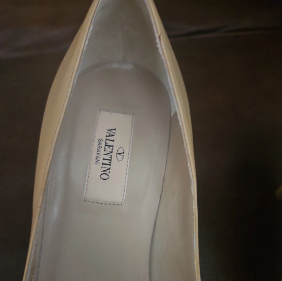 Valentino Pump  With rose Shoes beidge color Leather Size 40 - Image 2 of 4