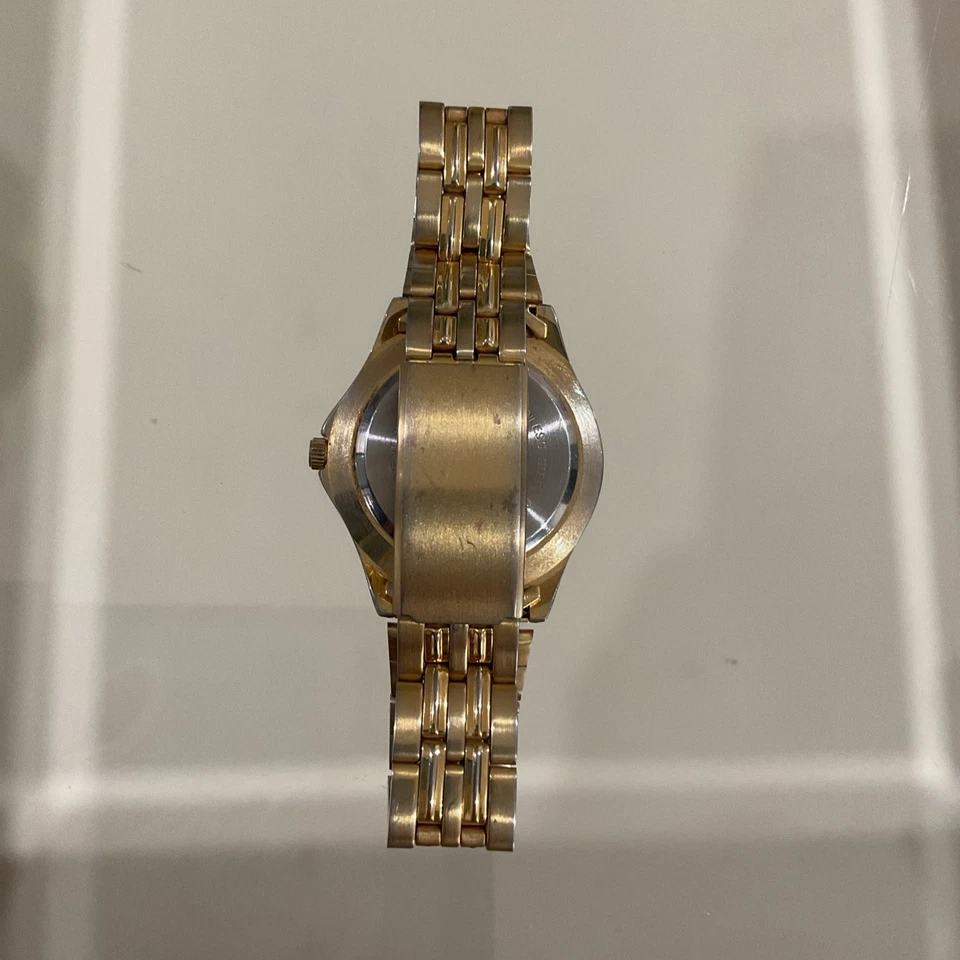 Reloj Futura Cuarzo Tono Dorado Foto 2 de 4