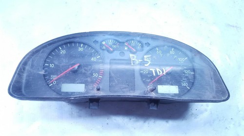 Tacho Tachometer Kombiinstrument  Volkswagen Passat DE600631-80