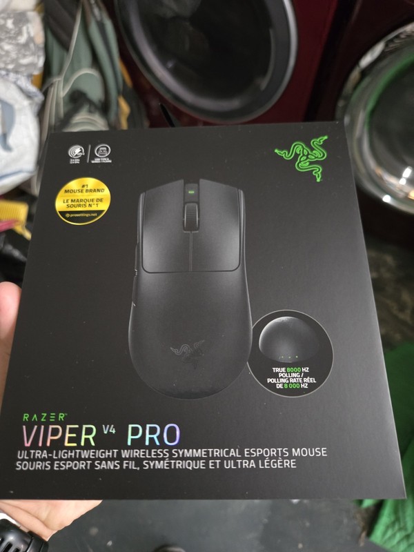 Razer Viper V4 Pro - Ultra-lightweight Wireless Symmetrical Esports Gaming Mouse