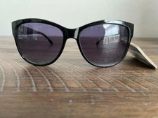 Studio 35 Trend UV Protection Sunglasses Black w/ gold at temple