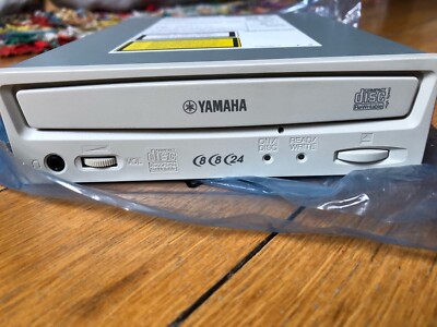 Brand new Yamaha CRW8824S SCSI 8X 8X 24X CD-ROM CD-R CD-RW drive Vintage NOS