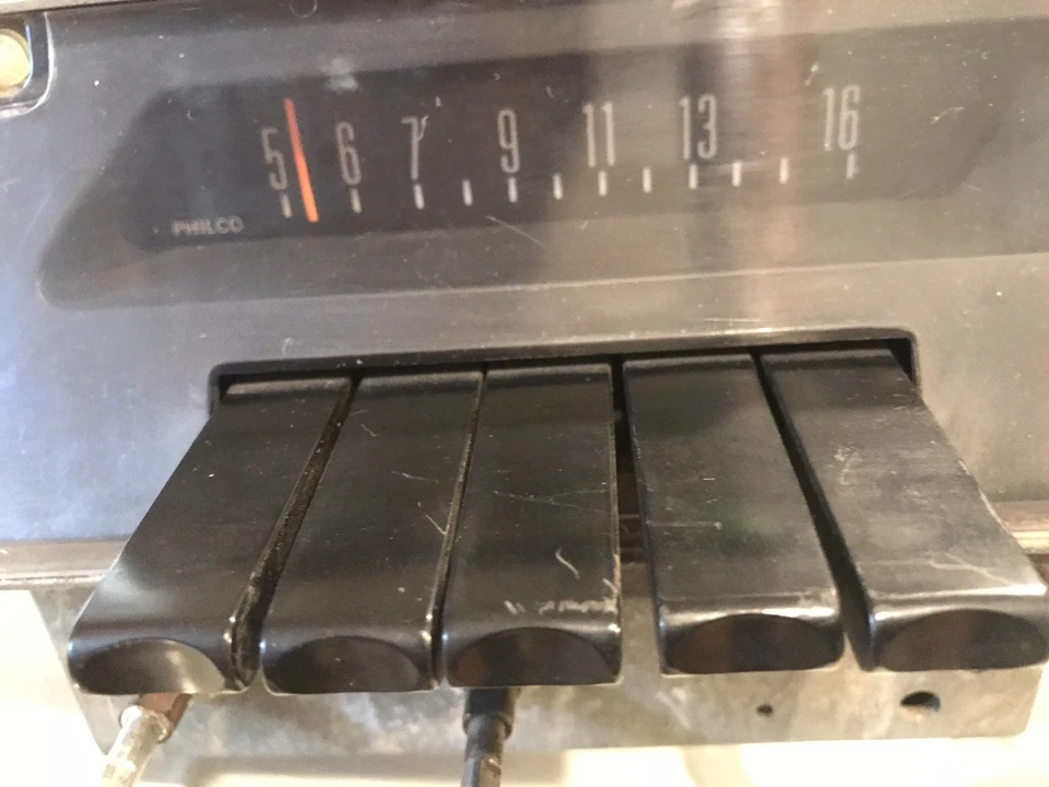 1970 Ford LTD  Philco Push Button Radio Galaxie DOAA-18806 Works - Image 3 of 4