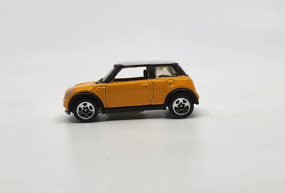 2001 Mini Cooper Hot Wheels® 2002 First Editions™ 1:64 Die-Cast - Image 2 of 4
