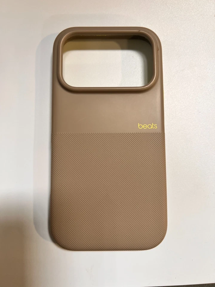 iPhone 17 Pro Beats Rugged Case With MagSafe And Camera Control Grey/Highlighter - Image 3 of 4