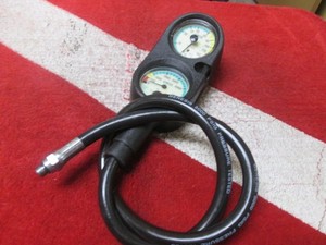 SCUBA DIVING PRE-OWNED GENESIS 4-GAUGE ANALOG CONSOLE EXCELLENT!