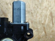 MERCEDES-BENZ E W211 Fensterhebermotor hinten rechts A2139060602 0.22 33889397 MERCEDES-BENZ E W211 Fensterhebermotor hinten rechts A2139060602 0.22 33889397