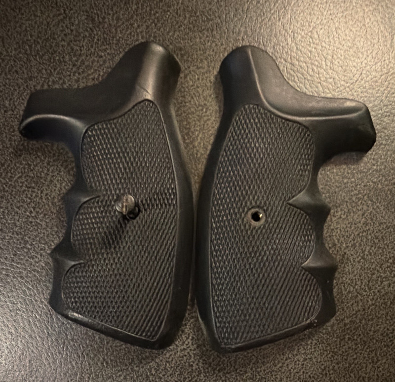 Uncle Mike's  Rubber Finger Groove Grip S&W K/L Frame