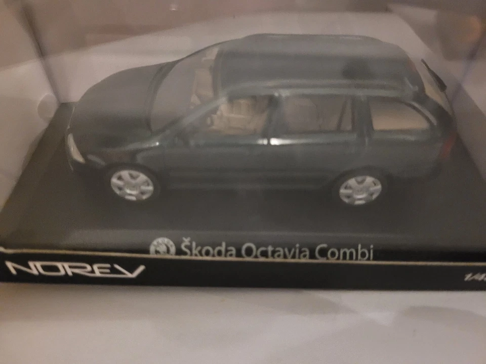 SKODA OCTAVIA COMBI II Phase 1 Vert NOREV 1:43 - Photo 3/3